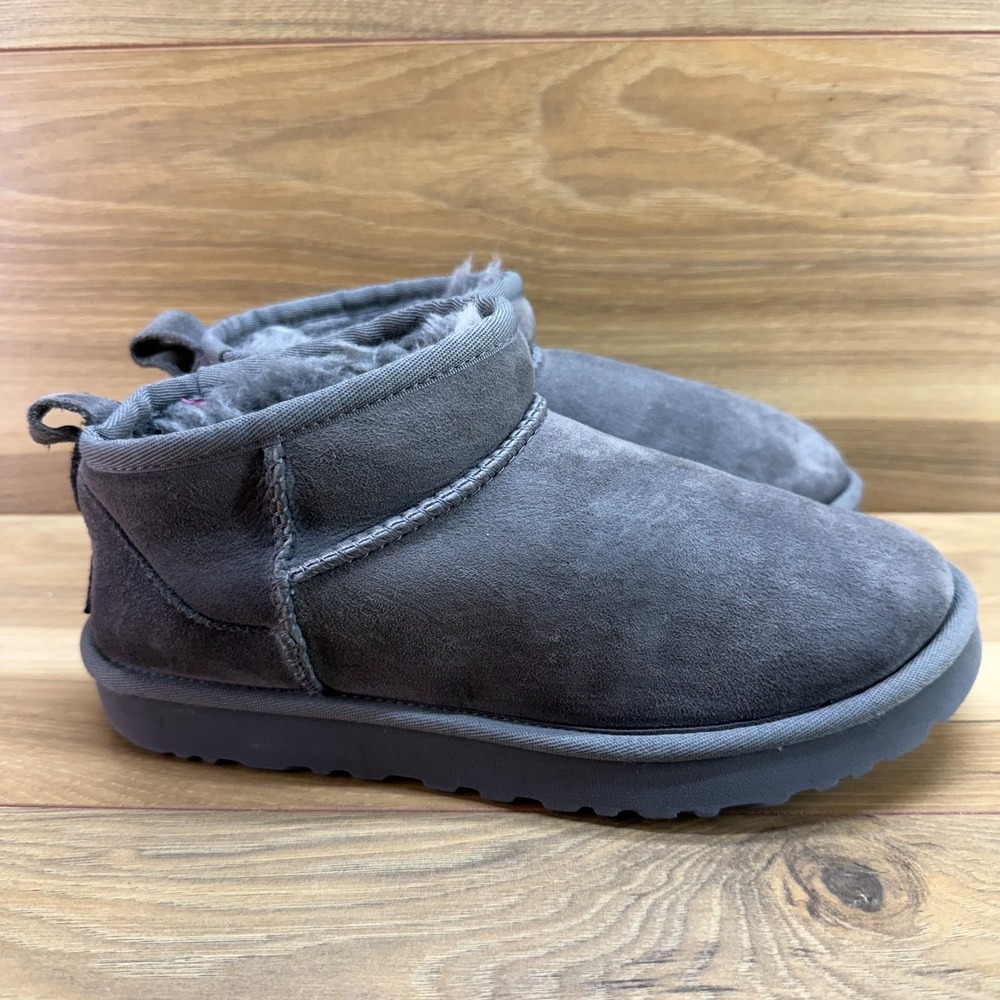 UGG Classic Ultra Mini Boots 7 Gray Suede Sherpa Fur Lined Cozy Cottagecore